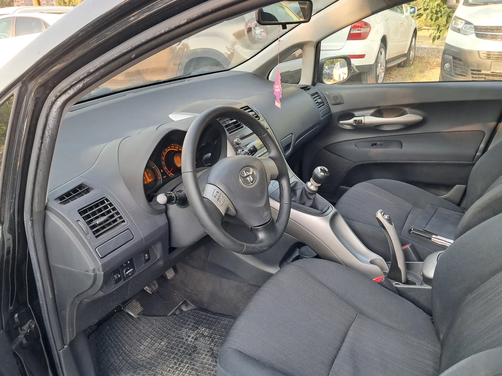 Toyota Auris 2.0 D4D 126 ks 6sk, снимка 9 - Автомобили и джипове - 55968791