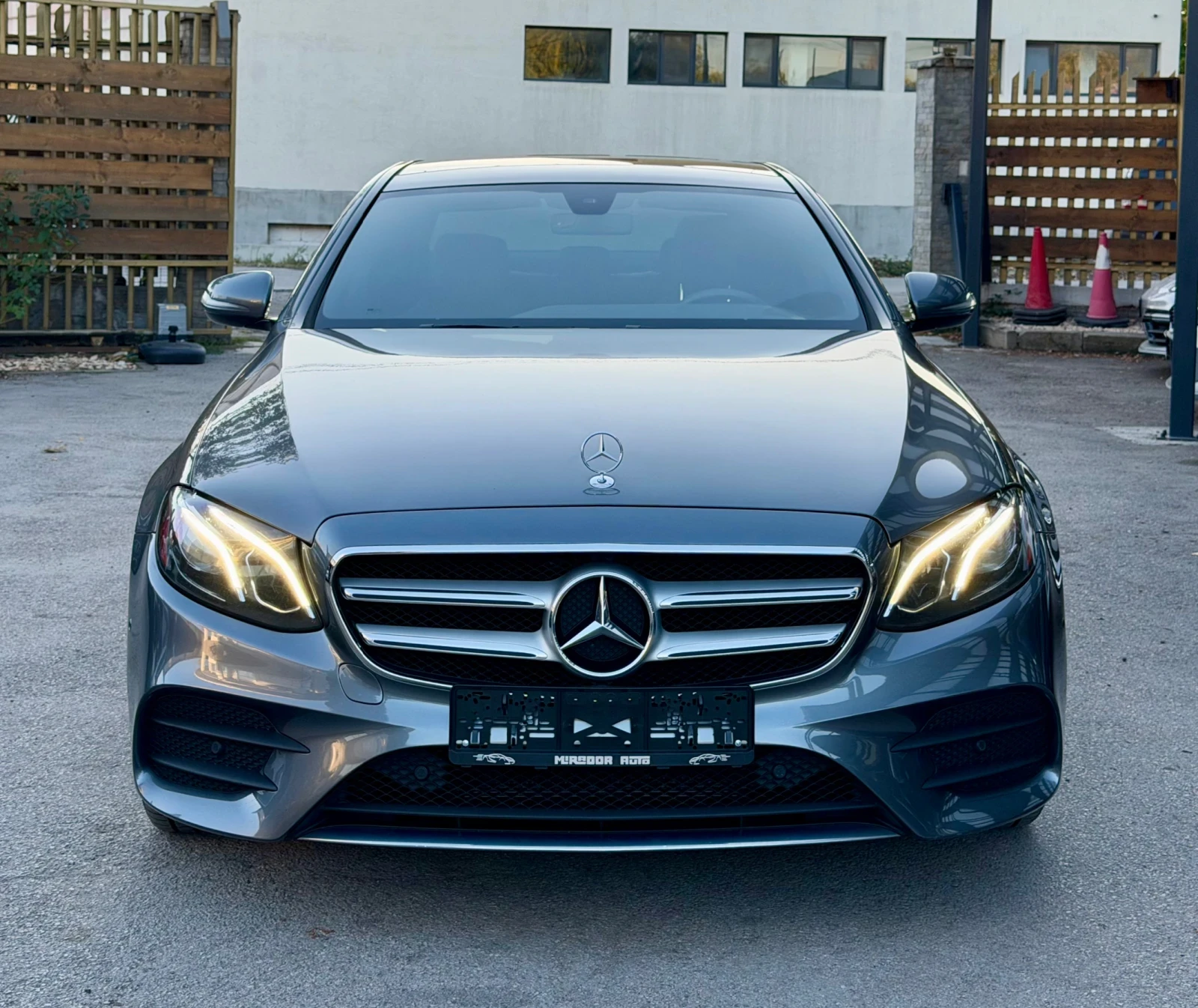 Mercedes-Benz E 400 AMG 4-Matic, снимка 2 - Автомобили и джипове - 56618007