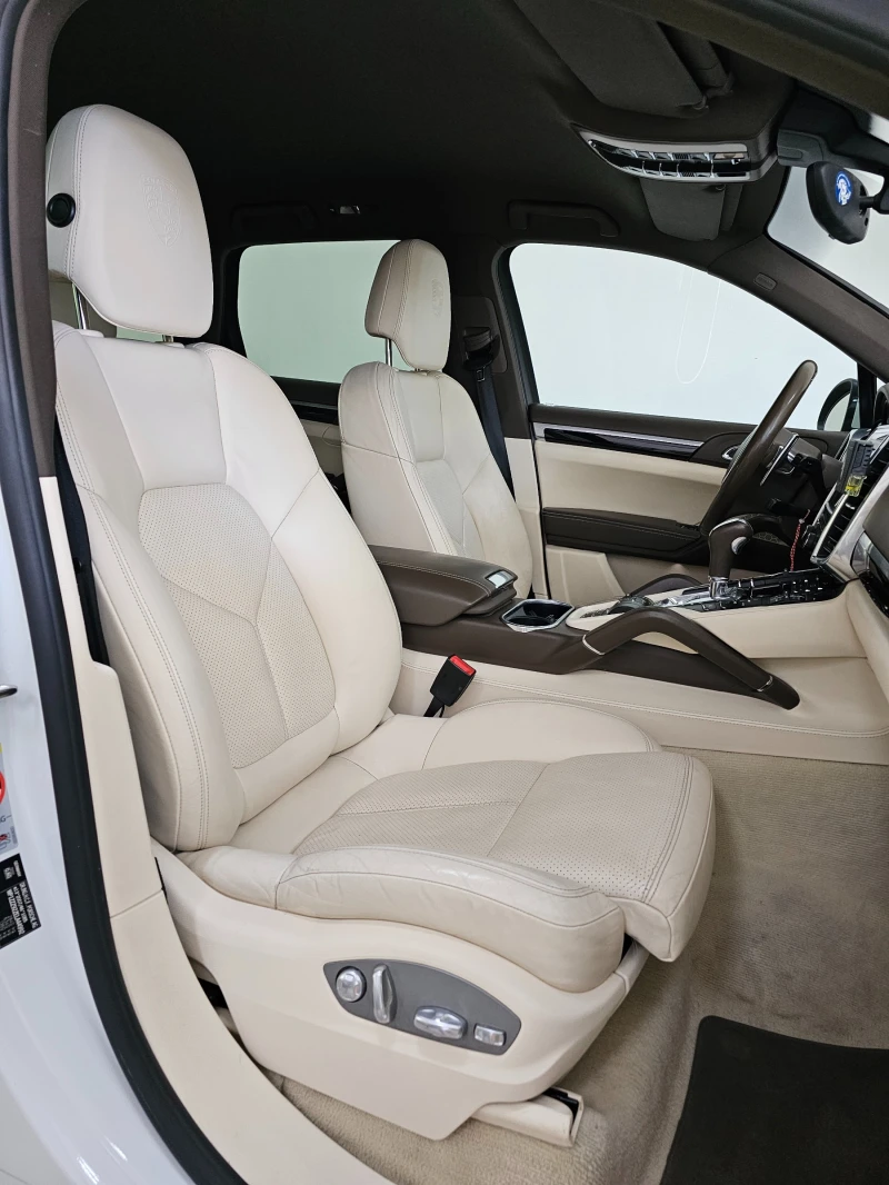 Porsche Cayenne 3.0d Platinum Edition, снимка 11 - Автомобили и джипове - 53418240