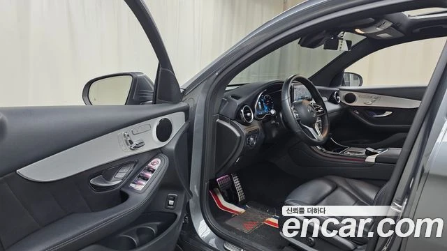 Mercedes-Benz GLC 220 d AMG 4MATIC Coupe| HEAD UP| DIST| ШИБЕ| ПОДГРЕВ, снимка 4 - Автомобили и джипове - 55903272