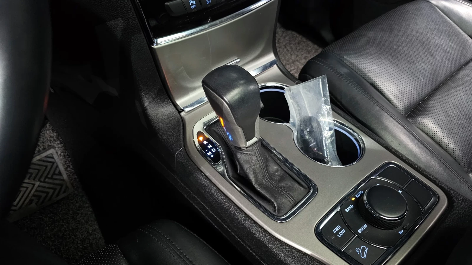 Jeep Grand cherokee 3.6 limited, снимка 11 - Автомобили и джипове - 54428519
