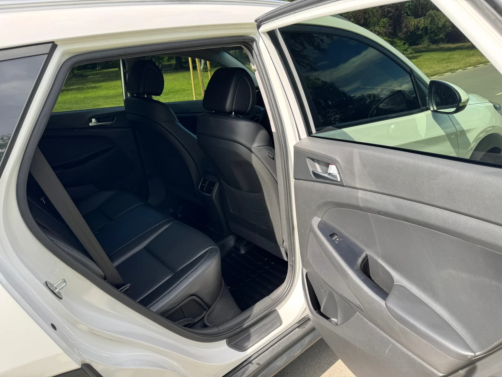 Hyundai Tucson 1.7 CRDI | Внос от Корея | 111 000 км | Перфектна, снимка 9 - Автомобили и джипове - 54828305