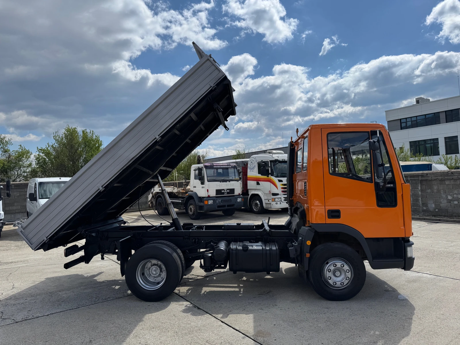 Iveco Eurocargo 80e15 , тристранен самосвал , 3.90м - изображение 6