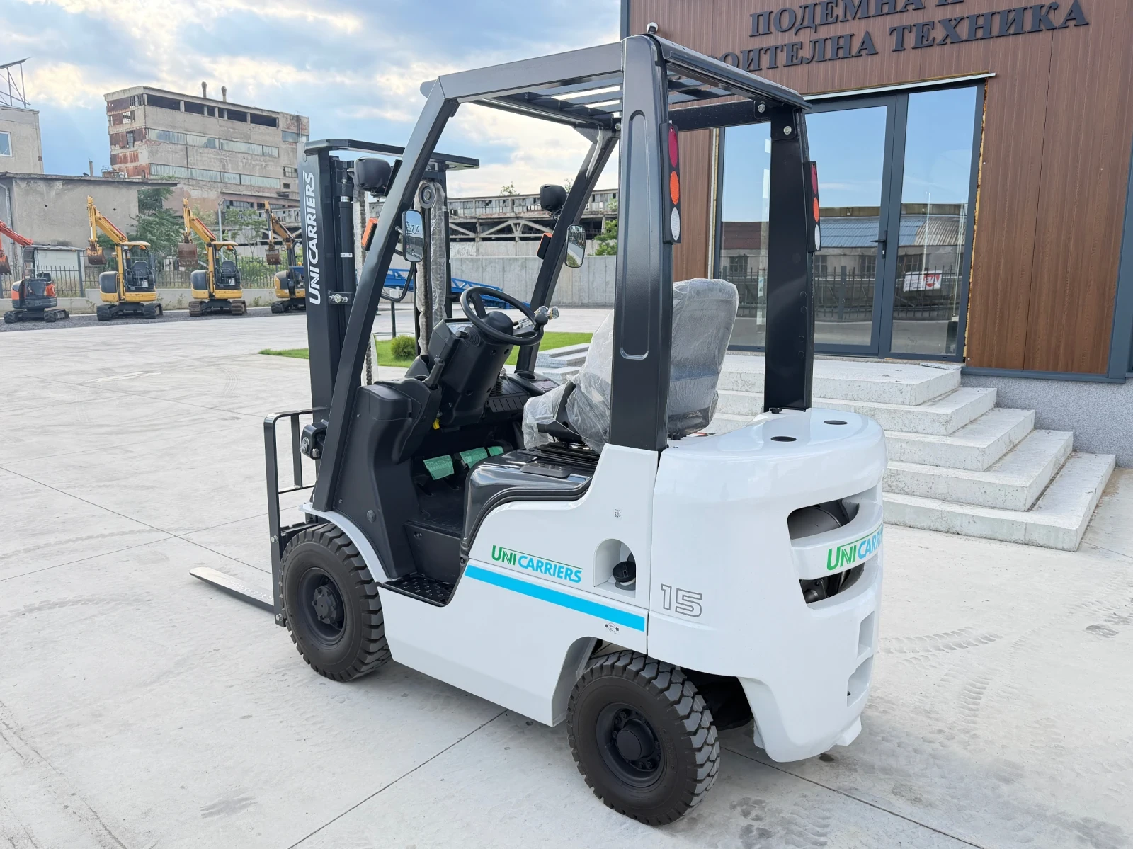 Мотокар UniCarriers Mitsubishi Logisnext / ЧИСТО НОВ / ПРОМОЦИЯ !, снимка 3 - Индустриална техника - 53631979