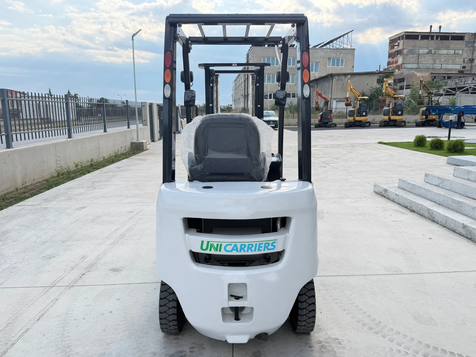 Мотокар UniCarriers Mitsubishi Logisnext / ЧИСТО НОВ / ПРОМОЦИЯ !, снимка 4 - Индустриална техника - 53631979
