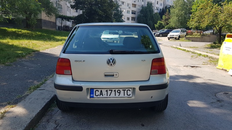 VW Golf, снимка 4 - Автомобили и джипове - 46273465