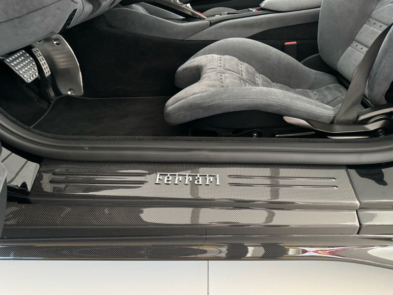 Ferrari 812 GTS = Carbon Interior & Exterior= Гаранция, снимка 8 - Автомобили и джипове - 46446941