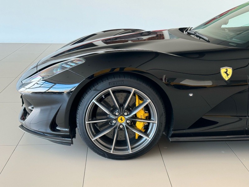 Ferrari 812 GTS = Carbon Interior & Exterior= Гаранция, снимка 6 - Автомобили и джипове - 46446941