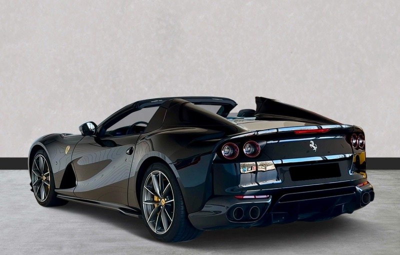Ferrari 812 GTS = Carbon Interior & Exterior= Гаранция, снимка 2 - Автомобили и джипове - 46446941