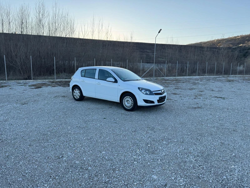 Opel Astra 1.7 CDTi, снимка 6 - Автомобили и джипове - 49591176