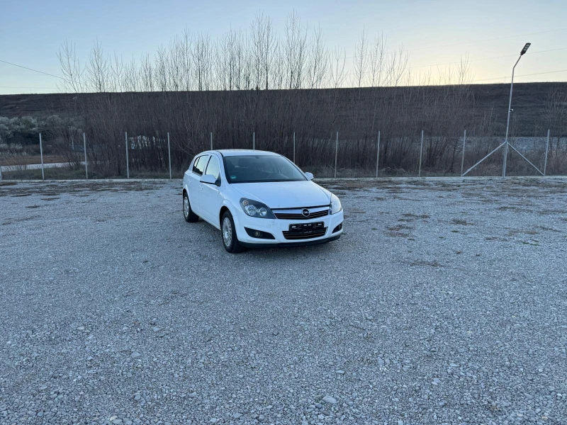 Opel Astra 1.7 CDTi, снимка 2 - Автомобили и джипове - 49591176