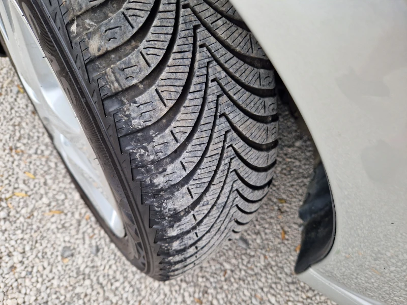 Opel Meriva 1.4 фабрична газ, снимка 9 - Автомобили и джипове - 51743435