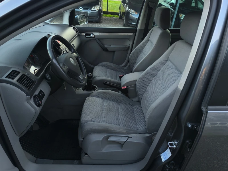 VW Touran 2.0TDI-140кс-6 скорости-7места-НАВИ-КЛИМА-КСЕНОН-, снимка 9 - Автомобили и джипове - 52727225