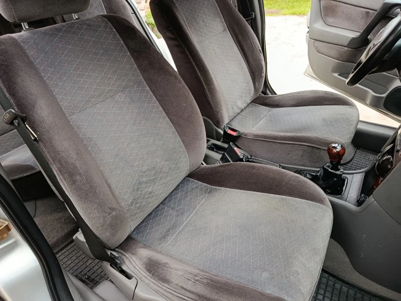 Opel Astra 1.6 бензин 16V 101k, снимка 11 - Автомобили и джипове - 52887048