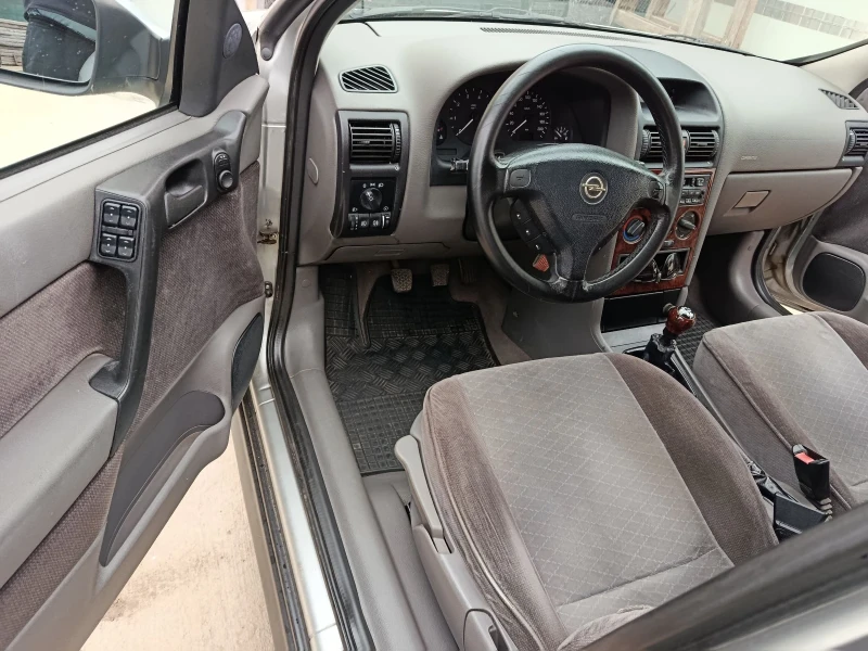 Opel Astra 1.6 бензин 16V 101k, снимка 9 - Автомобили и джипове - 52887048