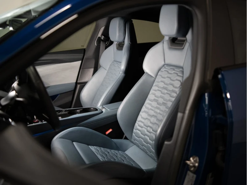 Audi E-Tron GT * QUATTRO | PREMIUM PKG | BLACK OPTICS | 20 IN * C, снимка 17 - Автомобили и джипове - 53000789