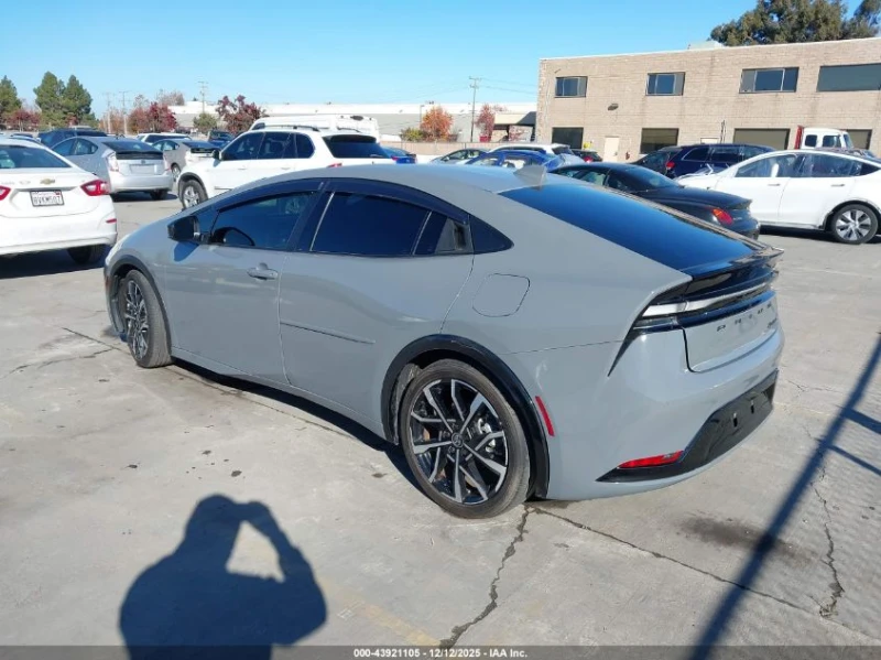 Toyota Prius 2.0L I-4 DI, DOHC, VVT, 150HP Front Wheel Drive, снимка 8 - Автомобили и джипове - 53342747