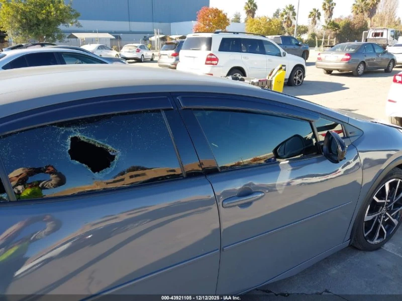 Toyota Prius 2.0L I-4 DI, DOHC, VVT, 150HP Front Wheel Drive, снимка 11 - Автомобили и джипове - 53342747