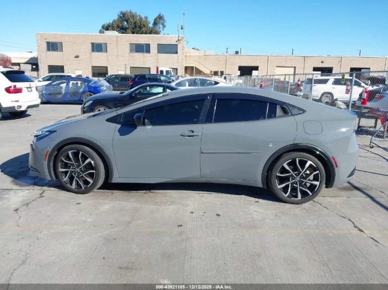 Toyota Prius 2.0L I-4 DI, DOHC, VVT, 150HP Front Wheel Drive, снимка 6 - Автомобили и джипове - 53342747