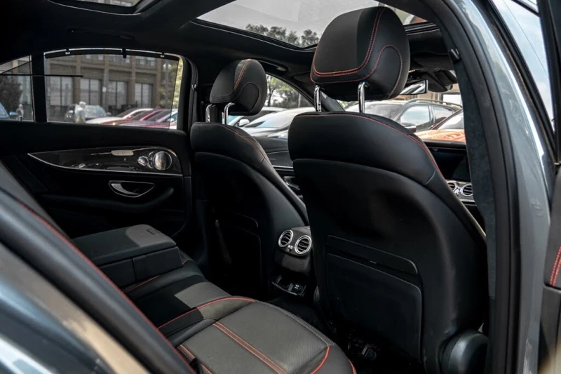 Mercedes-Benz E 43 AMG BURMESTER* МАСАЖИ* HUD* ОБДУХВАНЕ* PANORAMA, снимка 15 - Автомобили и джипове - 53497988