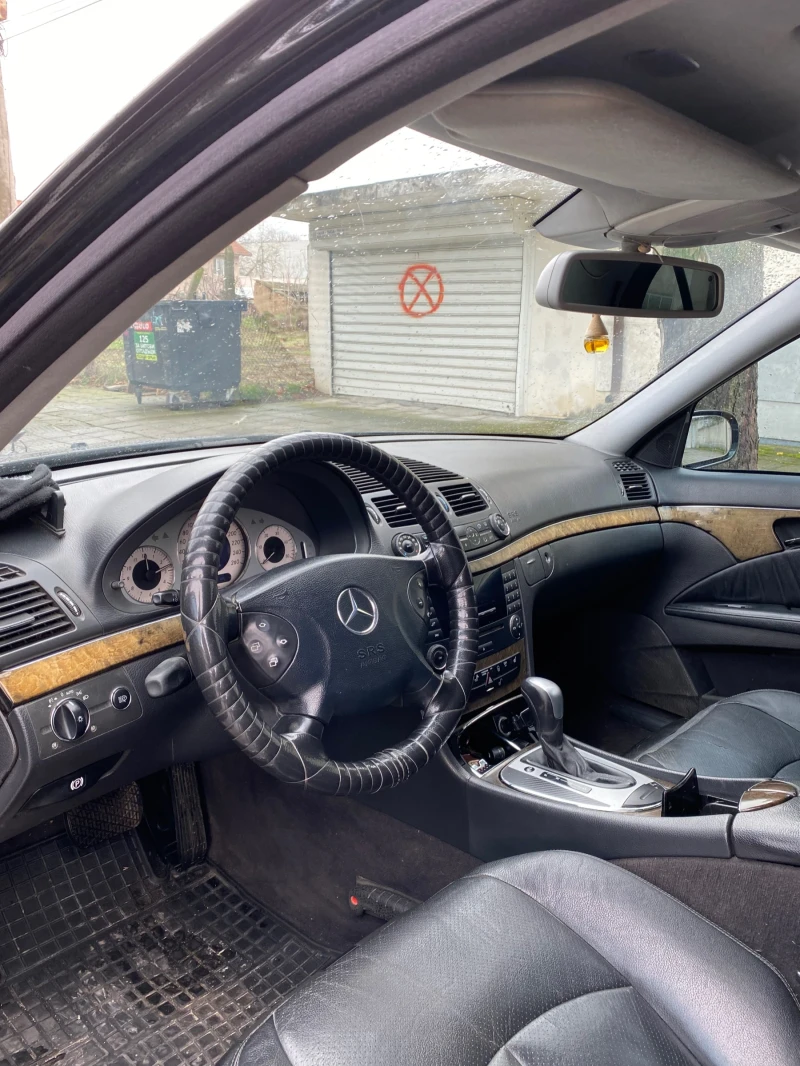 Mercedes-Benz E 270 2.7 cdi , снимка 4 - Автомобили и джипове - 53523974