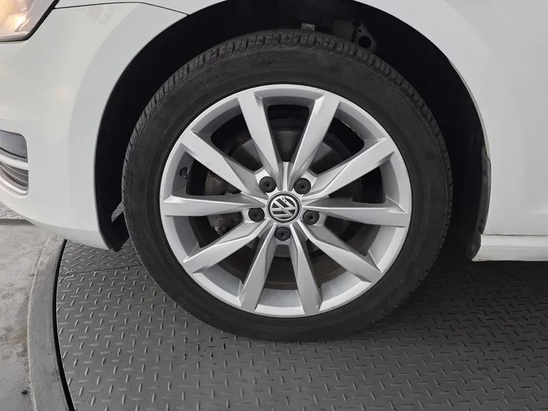 VW Golf 1.6 TDI, снимка 5 - Автомобили и джипове - 54300846