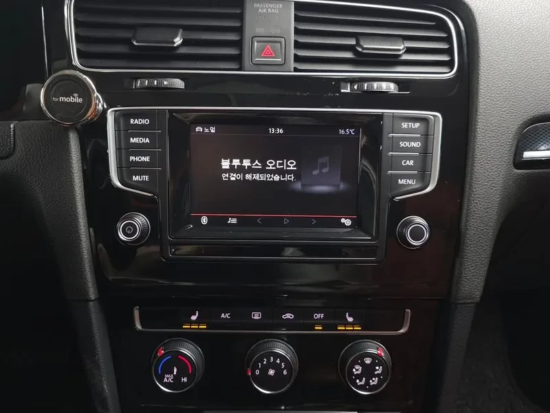 VW Golf 1.6 TDI, снимка 14 - Автомобили и джипове - 54300846