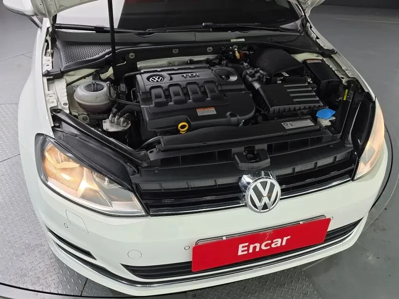 VW Golf 1.6 TDI, снимка 6 - Автомобили и джипове - 54300846