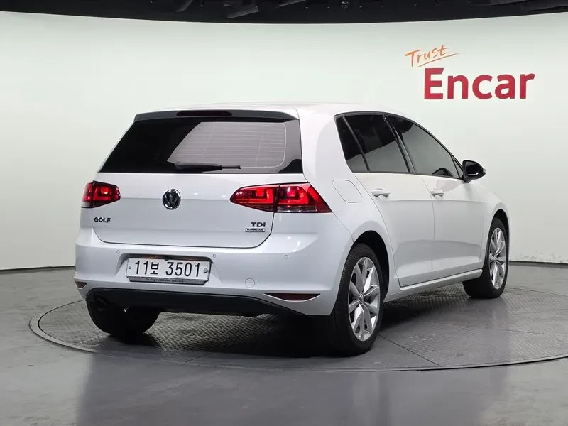 VW Golf 1.6 TDI, снимка 2 - Автомобили и джипове - 54300846