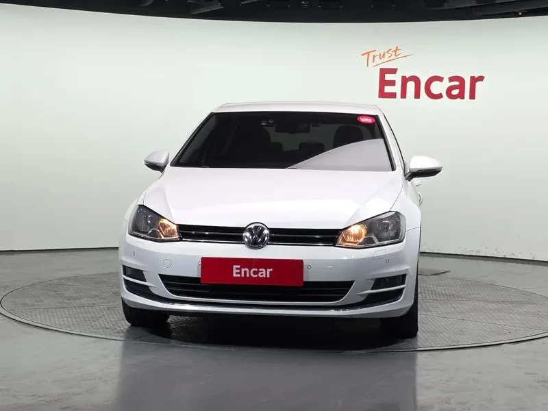 VW Golf 1.6 TDI, снимка 3 - Автомобили и джипове - 54300846
