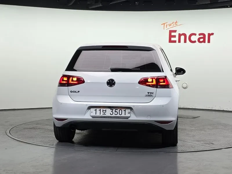 VW Golf 1.6 TDI, снимка 4 - Автомобили и джипове - 54300846