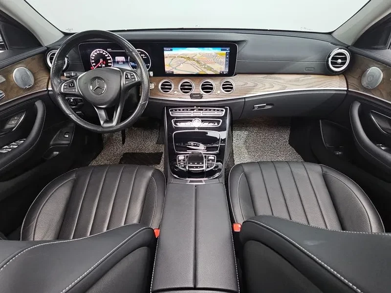 Mercedes-Benz E 300 Exclusive, снимка 7 - Автомобили и джипове - 55137116