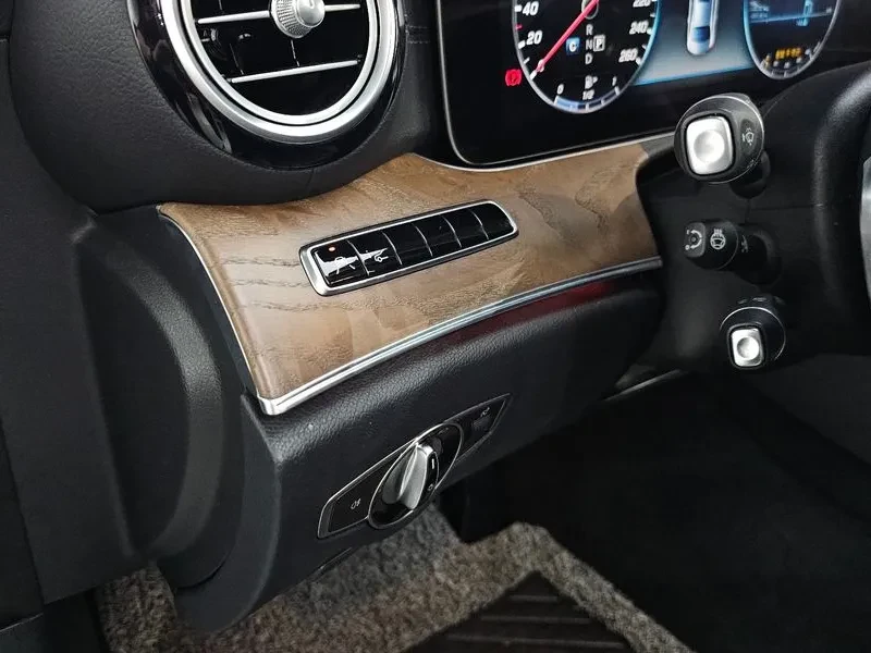 Mercedes-Benz E 300 Exclusive, снимка 16 - Автомобили и джипове - 55137116