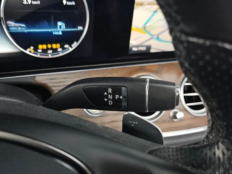 Mercedes-Benz E 300 Exclusive, снимка 9 - Автомобили и джипове - 55137116
