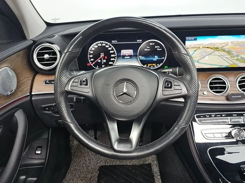 Mercedes-Benz E 300 Exclusive, снимка 13 - Автомобили и джипове - 55137116