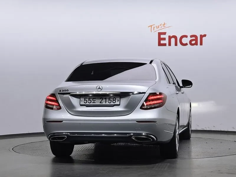 Mercedes-Benz E 300 Exclusive, снимка 4 - Автомобили и джипове - 55137116