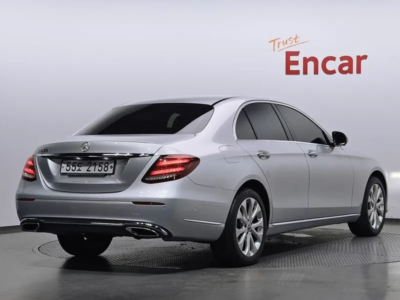 Mercedes-Benz E 300 Exclusive, снимка 2 - Автомобили и джипове - 55137116
