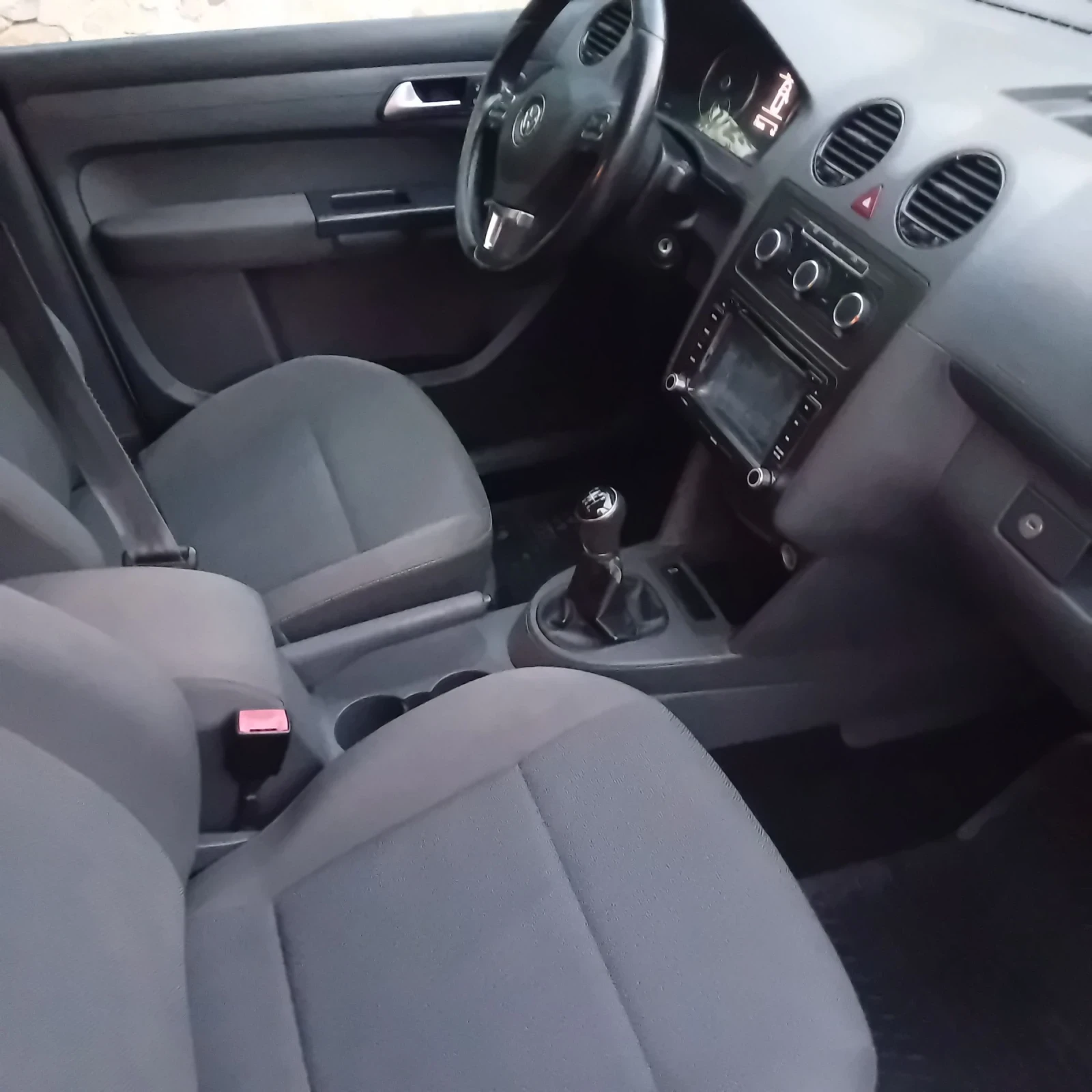 VW Caddy 2.0 тди 140 кс.5 места  - изображение 9