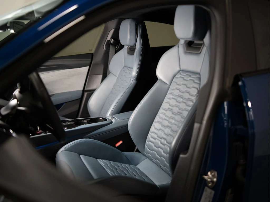 Audi E-Tron GT * QUATTRO | PREMIUM PKG | BLACK OPTICS | 20 IN * C | Mobile.bg � ����������� 17