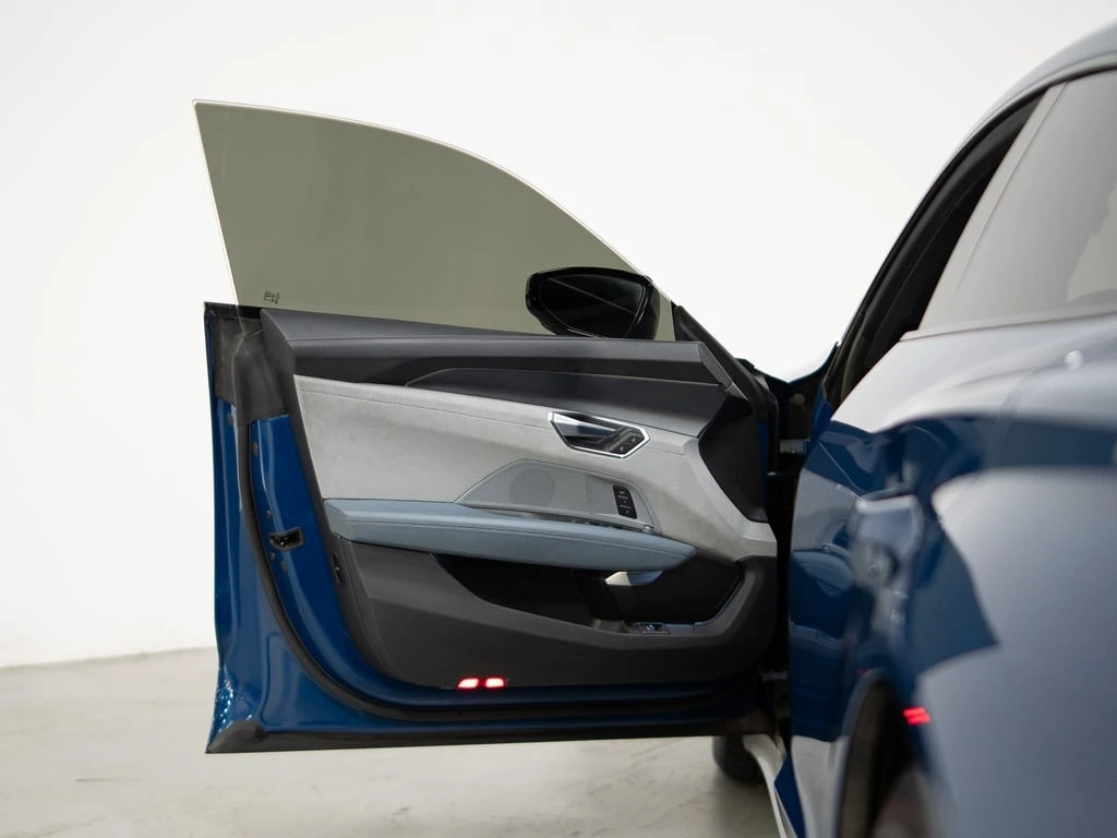 Audi E-Tron GT * QUATTRO | PREMIUM PKG | BLACK OPTICS | 20 IN * C | Mobile.bg � ����������� 16