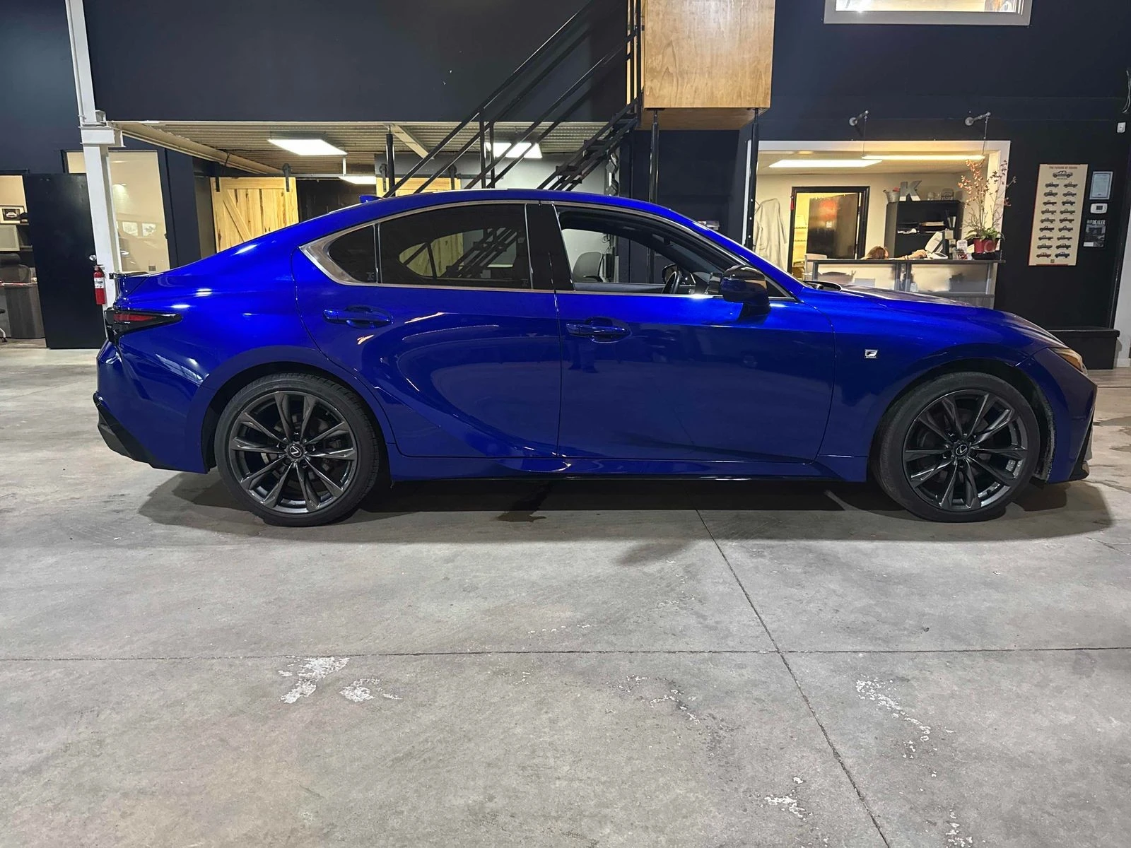 Lexus IS 300 С РЕГИСТРАЦИЯ & АВТО КРЕДИТ, снимка 3 - Автомобили и джипове - 53798262