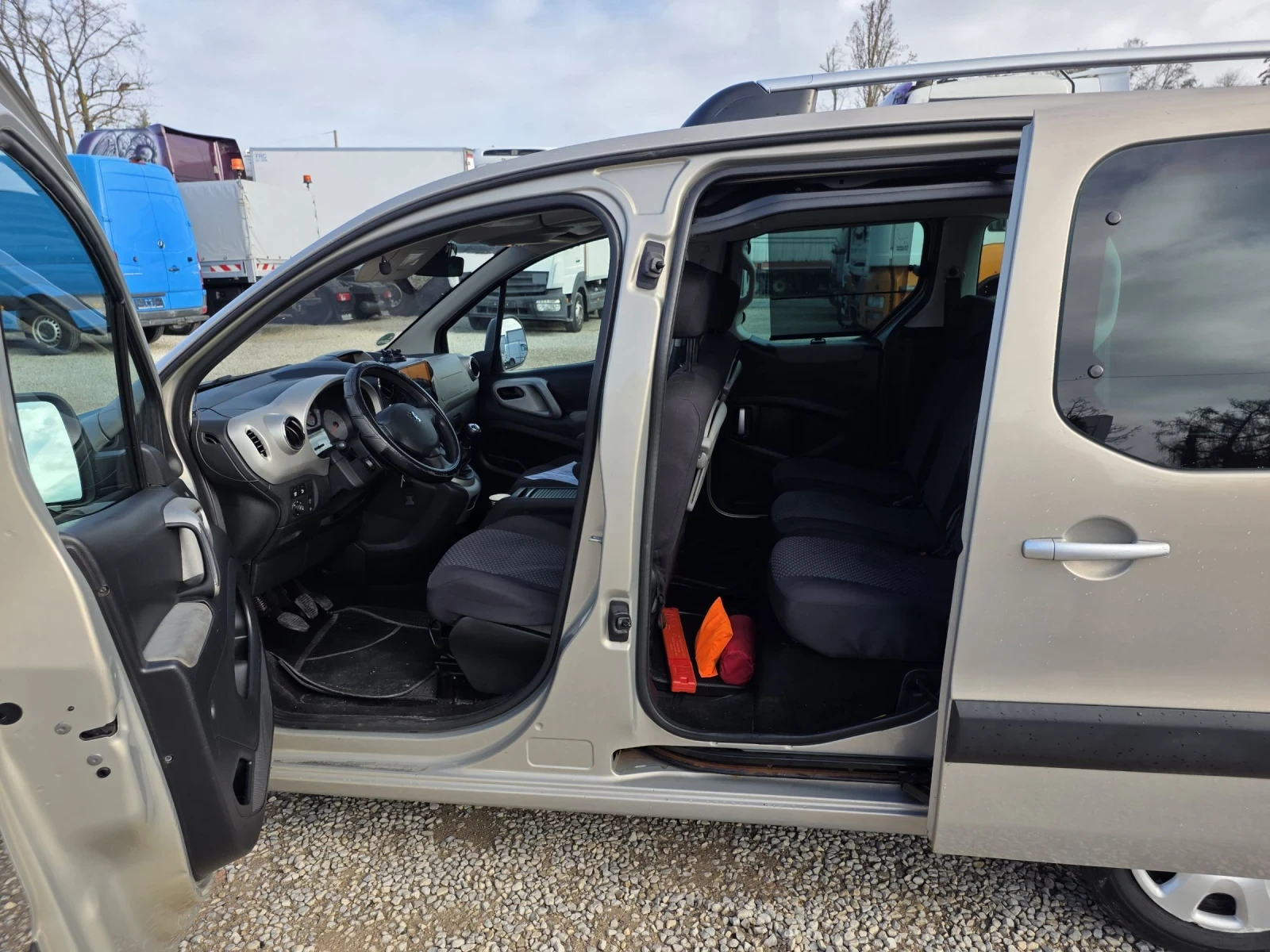 Peugeot Partner Tepee, снимка 9 - Автомобили и джипове - 53873239