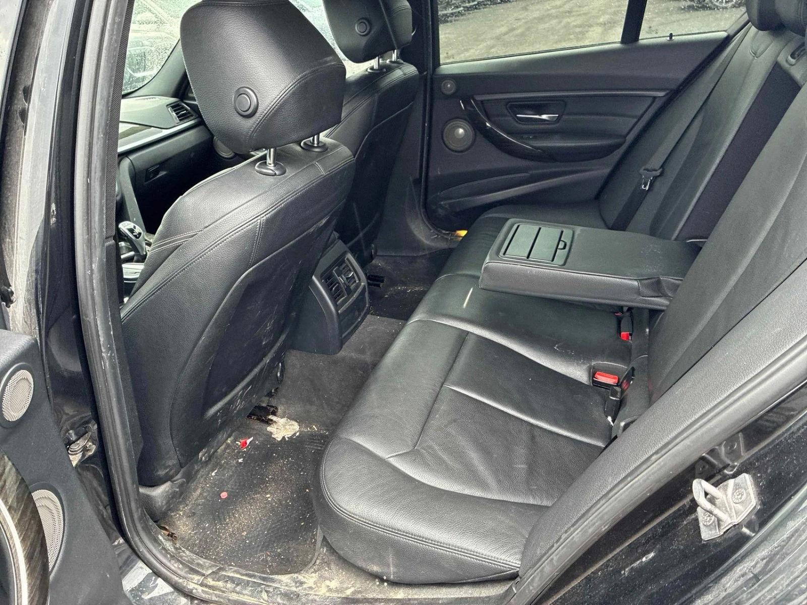 BMW 335 xDrive* АвтоКредит* (ЦЕНА ДО БГ), снимка 11 - Автомобили и джипове - 54217956