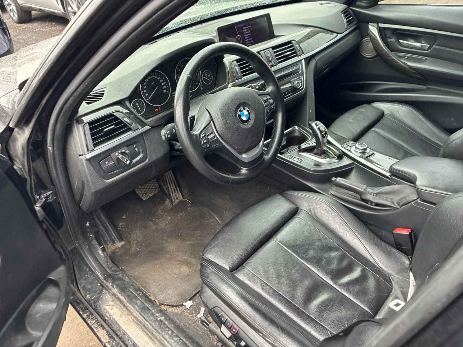 BMW 335 xDrive* АвтоКредит* (ЦЕНА ДО БГ), снимка 5 - Автомобили и джипове - 54217956
