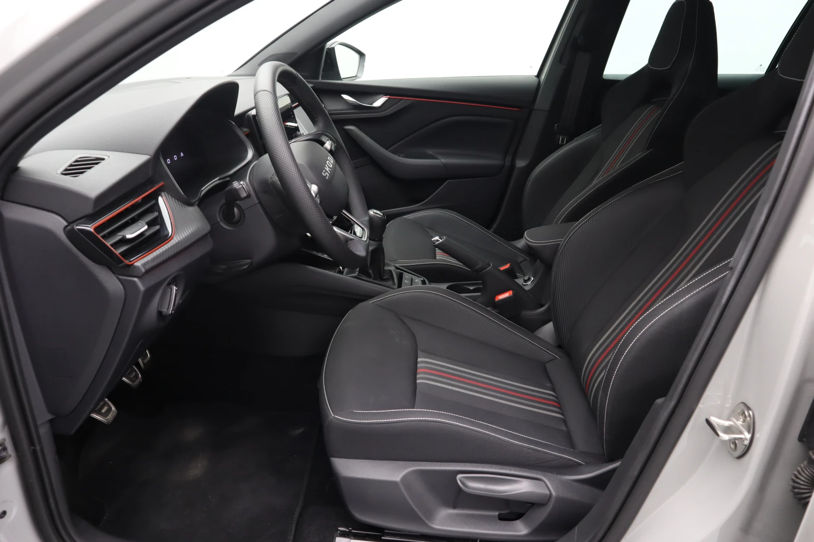 Skoda Scala Monte Carlo, снимка 9 - Автомобили и джипове - 54865324