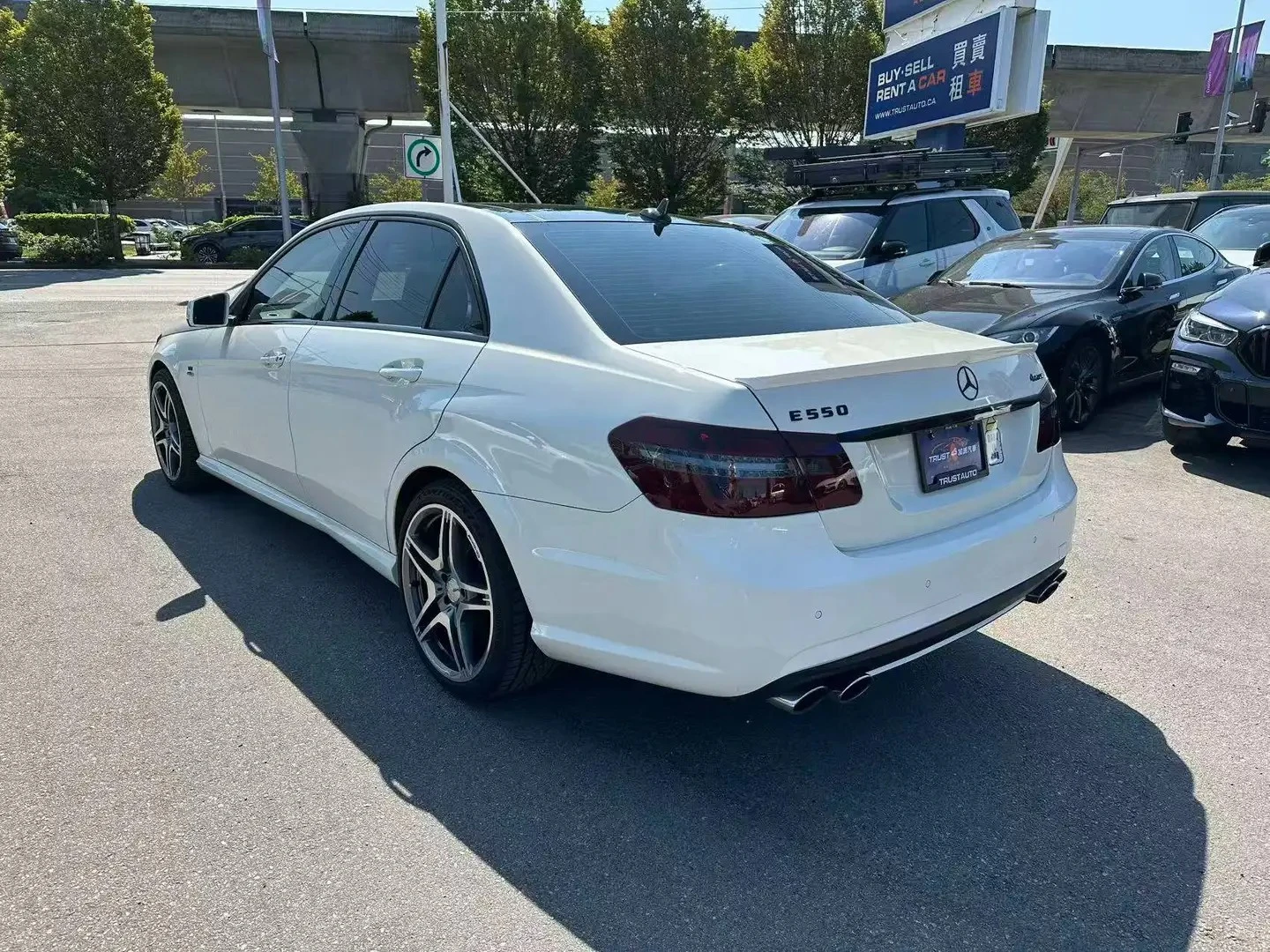 Mercedes-Benz E 500 E550 V8 AMG 4matic Fully Loaded, снимка 3 - Автомобили и джипове - 55298431
