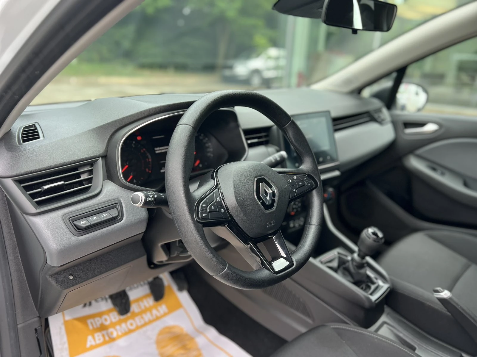 Renault Clio V 1.0 TCe / 90 к.с., снимка 8 - Автомобили и джипове - 55411597