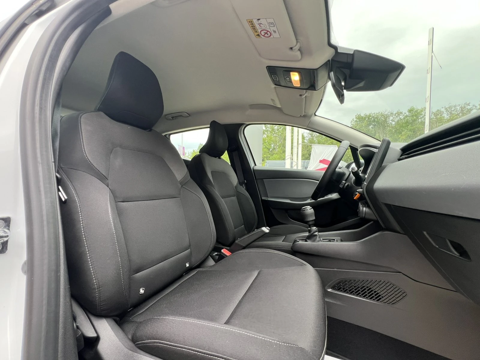 Renault Clio V 1.0 TCe / 90 к.с., снимка 9 - Автомобили и джипове - 55411597