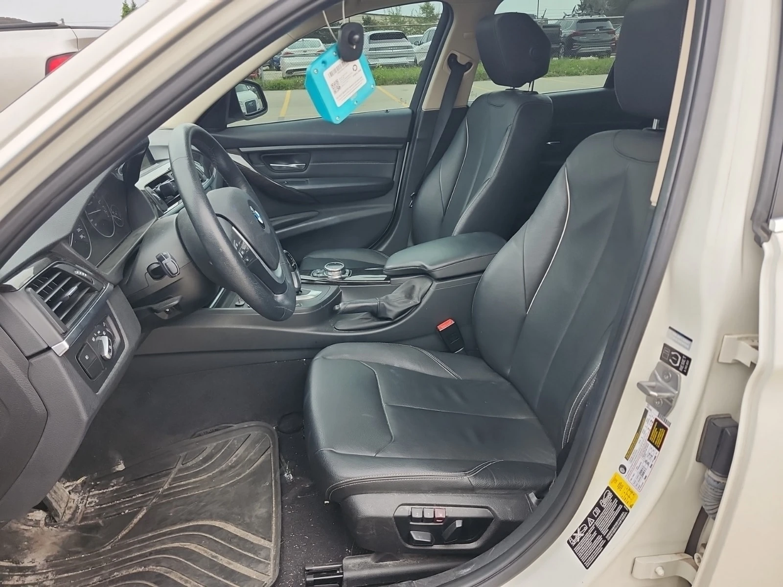 BMW 328 * 4dr Sdn Awd 328i Xdrive* CARFAX* АВТОКРЕДИТ* , снимка 3 - Автомобили и джипове - 55832184
