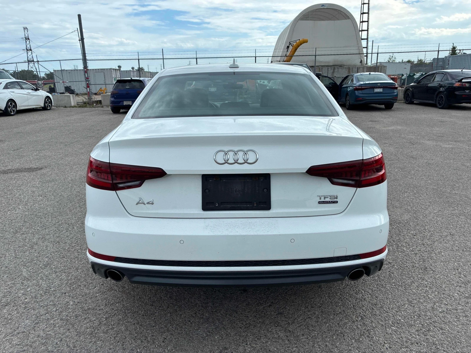 Audi A4 * 2.0 TFSI quattro S tronic * CARFAX * , снимка 17 - Автомобили и джипове - 56093181